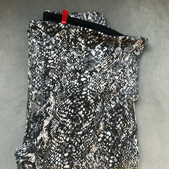 Snake print spanx leggings - Picture 8 of 10